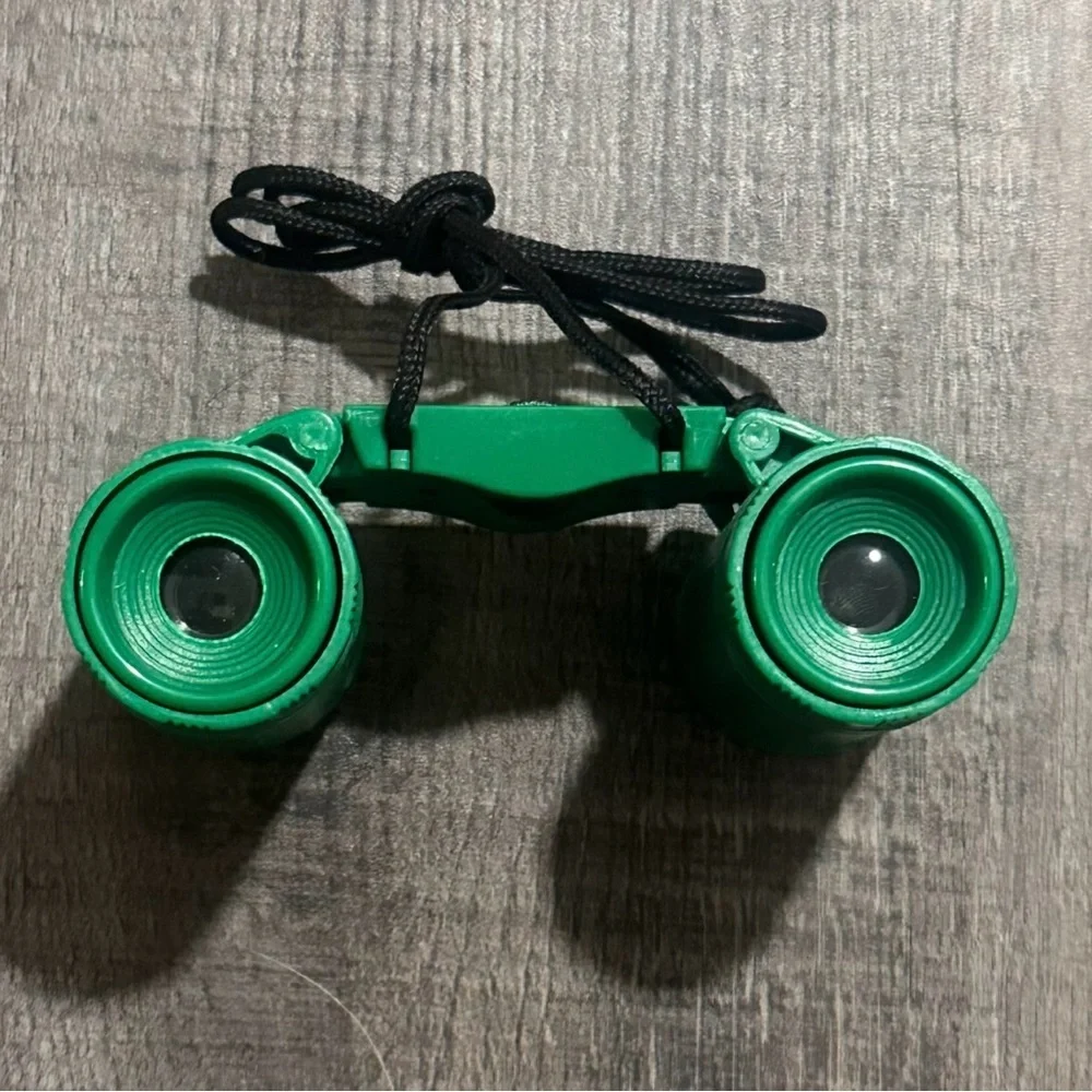 💞 New Toy Green Binoculars with Black Strap